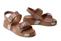 Artiker Relaks 58C1740 LT. BROWN, sandały damskie. Brązowe sandały Artiker Relaks, bez wzorów, bez obcasa, na koturnie, bez zapięcia. Za 174.90 zł.