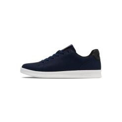 Sneakersy Hummel COURT LINE WT. Niebieskie buty sportowe lifestyle Hummel, bez wzorów, retro, bez zapięcia. Za 181.50 zł.