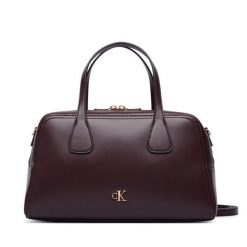 Torebka Calvin Klein. Czerwone torebki klasyczne Calvin Klein, bez wzorów, klasyczne, bez dodatków. Za 569.99 zł.