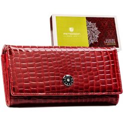 Czerwony, duży portfel damski ze skóry naturalnej z tłoczeniem na wzór skóry krokodyla - Peterson. Czerwone portfele Peterson, bez wzorów, ze skóry. Za 129.99 zł.