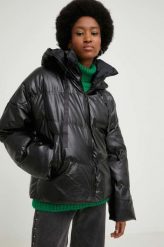 Answear Lab kurtka damska kolor czarny zimowa oversize. Czarne kurtki Answear Lab, na zimę, m, bez wzorów, bez kaptura. W wyprzedaży za 257.99 zł.