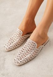 Beżowe Klapki Mule z Ażurową Cholewką Szydełkową Civeza. Brązowe klapki Born2be, w ażurowe wzory, z jeansu, bez obcasa, na płaskiej podeszwie, bez zapięcia. Za 89.99 zł.