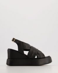 CZARNE SANDAŁY NA KOTURNIE 427028 BLACK. Czarne sandały Venezia, bez wzorów, ze skóry, bez obcasa, na koturnie, bez zapięcia. Za 289.00 zł.