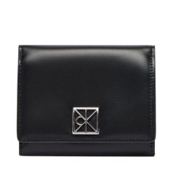 Portfel Calvin Klein. Czarne portfele Calvin Klein, bez wzorów. Za 299.99 zł.