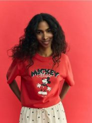 Dwuczęściowa piżama Mickey Mouse - czerwony. Czerwone piżamy Reserved, l, bez wzorów, z bawełny, bez kołnierzyka, bez ramiączek. Za 99.99 zł.