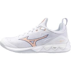 Damskie buty halowe Mizuno Wave Luminous. Białe buty do biegania Mizuno, bez wzorów, z tkaniny, bez zapięcia, do biegania, mizuno wave. Za 339.99 zł.
