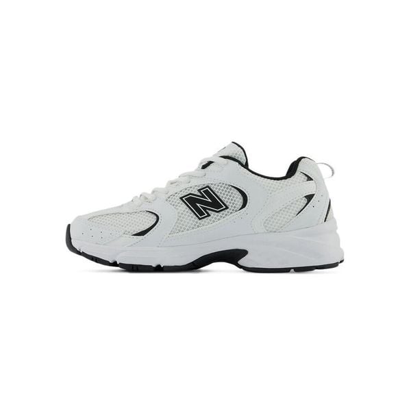Buty Lifestyle New Balance Sneakers - Unisex Dorosłych. Białe buty do biegania New Balance, bez wzorów, z materiału, bez zapięcia, do biegania. Za 641.00 zł.