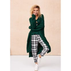 Kardigan Damski Simina BS But. Zieleń. Zielone swetry blue shadow, na jesień, m, bez wzorów, z tkaniny, boho, bez ramiączek. Za 269.90 zł.