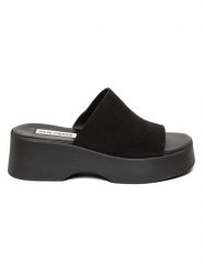 Steve Madden Klapki w kolorze czarnym rozmiar: 36. Czarne klapki Steve Madden, bez wzorów, klasyczne, z otwartym noskiem, bez obcasa, na platformie, bez zapięcia. Za 220.12 zł.