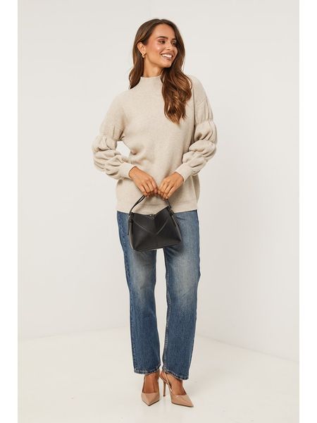 Soft Cashmere Sweter w kolorze beżowym rozmiar: 38/40. Brązowe swetry Soft Cashmere, bez wzorów, prążkowane, klasyczne, bez ramiączek. Za 127.05 zł.