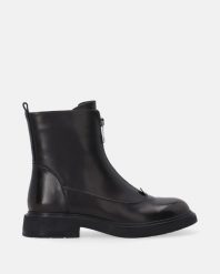 BOTKI DAMSKIE W CZARNYM KOLORZE L012LEBLOBB059. Czarne botki Venezia, bez wzorów, ze skóry, bez obcasa, bez zapięcia. Za 429.00 zł.