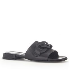 Klapki Gabor. Czarne klapki Gabor, bez wzorów, bez obcasa, bez zapięcia. Za 299.99 zł.