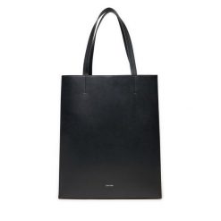 Torebka Calvin Klein. Czarne torebki klasyczne Calvin Klein, bez wzorów, klasyczne, bez dodatków. Za 839.99 zł.