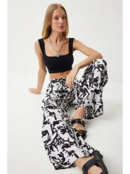 Happiness Istanbul Spodnie w kolorze biało-czarnym rozmiar: 36. Białe spodnie materiałowe Happiness Istanbul, bez wzorów, z materiału. Za 60.99 zł.