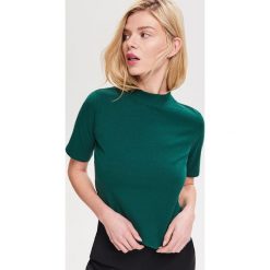 Gładka bluzka ze stójką - Khaki. Bluzki marki Reserved. Za 39.99 zł.