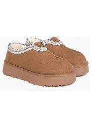 ISLAND BOOT Botki "Ilden" w kolorze jasnobrązowym rozmiar: 39. Brązowe botki Island Boot, bez wzorów, z materiału, bez obcasa, na platformie, bez zapięcia. Za 200.13 zł.