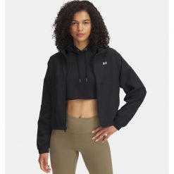 Kurtka treningowa damska wodoodporna z 4-way stretch Under Armour 1389631. Czarne kurtki Under Armour, bez wzorów, bez kaptura. Za 210.45 zł.