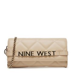 Torebka Nine West. Brązowe kopertówki Nine West, bez wzorów, wizytowe, bez dodatków. Za 199.99 zł.