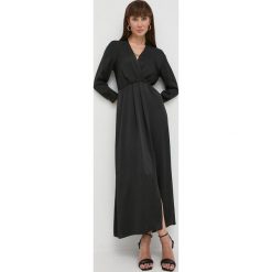Pinko sukienka kolor czarny maxi rozkloszowana. Czarne sukienki Pinko, bez wzorów, z tkaniny, bez kołnierzyka, bez ramiączek, maxi, rozkloszowane. Za 1,689.90 zł.