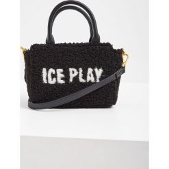 Torebka ICE PLAY. Białe torebki klasyczne Ice Play, bez wzorów, bez dodatków. W wyprzedaży za 312.95 zł.