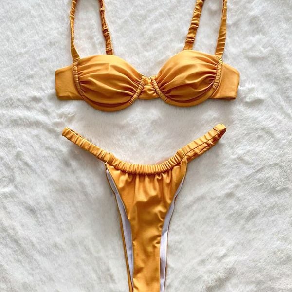 Bikini z marszczeniem elastyczne na plażę i basen Slavejka. Żółte bikini Intica, bez wzorów, eleganckie. Za 159.00 zł.