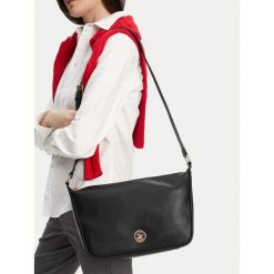 Torebka Beverly Hills Polo Club. Czarne listonoszki Beverly Hills Polo Club, bez wzorów, bez dodatków. Za 159.99 zł.