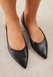 Czarne Eleganckie Eleganckie Balerinki z Noskiem w Szpic Abssis. Czarne baleriny Born2be, bez wzorów, z jeansu, biznesowe, bez obcasa, bez zapięcia. Za 59.99 zł.