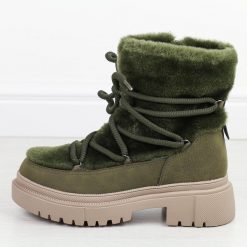 Zielone skórzane botki damskie T.Sokolski Z24-309. Czarne botki Sokolski, bez wzorów, z materiału, eleganckie, z okrągłym noskiem, bez obcasa, bez zapięcia. W wyprzedaży za 121.05 zł.