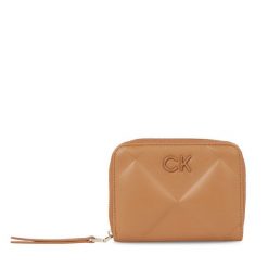 Portfel damski Calvin Klein. Brązowe portfele Calvin Klein, bez wzorów. Za 349.99 zł.