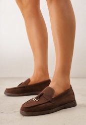 Brązowe Lekkie Mokasyny VICES z Metalowymi Ozdobami i Skórzaną Wkladką Adrialee. Brązowe mokasyny Born2be, bez wzorów, z materiału, z okrągłym noskiem. Za 89.99 zł.