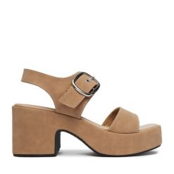 Sandały DeeZee. Brązowe sandały DeeZee, bez wzorów, bez obcasa, na słupku, bez zapięcia. Za 149.99 zł.