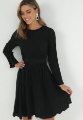 Czarna Sukienka Plisowana z Paskiem Flyne. Czarne sukienki Born2be, bez wzorów, eleganckie, bez kołnierzyka, bez ramiączek, mini. W wyprzedaży za 101.99 zł.