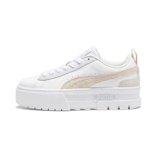 Buty do chodzenia damskie Puma Mayze Mix. Białe buty treningowe Puma, bez wzorów, z jeansu, bez zapięcia, trekkingowe. Za 606.00 zł.