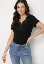 Czarny T-shirt z Bawełny Ozdobiony Koronką Parilne. Czarne t-shirty Born2be, s, bez wzorów, z bawełny, eleganckie, bez kołnierzyka, bez ramiączek. Za 59.99 zł.