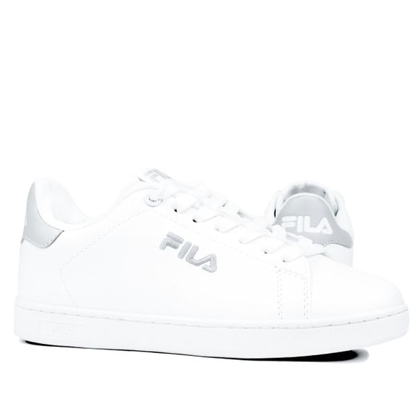 Buty damskie trampki sportowe COURTBAY LINEAR WMN. Białe buty sportowe lifestyle Fila, bez wzorów, bez zapięcia, trekkingowe. W wyprzedaży za 179.00 zł.