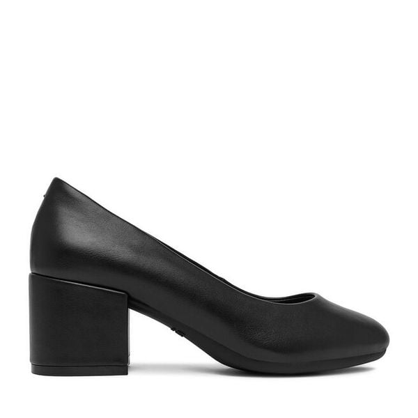 Czółenka Go Soft. Czarne czółenka GO SOFT, bez wzorów, bez obcasa, bez zapięcia. Za 139.99 zł.