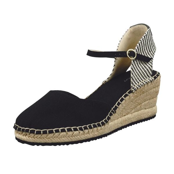 Buty damskie GANT Luliza. Czarne buty trekkingowe Gant, bez wzorów, ze lnu, bez zapięcia, trekkingowe. Za 449.99 zł.