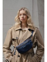 Maison héritage PARIS Skórzana saszetka "Kimi" w kolorze granatowym - 24 x 12 x 5 cm rozmiar: onesize. Niebieskie nerki i saszetki maison héritage PARIS, bez wzorów, z materiału, sportowe, bez dodatków. Za 173.99 zł.