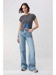 Trendyol Dżinsy - Comfort fit - w kolorze błękitnym rozmiar: 38. Niebieskie jeansy Trendyol, bez wzorów, klasyczne, z podwyższonym stanem. Za 104.99 zł.