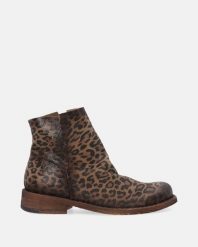 ZAMSZOWE BOTKI Z MOTYWEM ZWIERZĘCYM M014SUBROBB012. Botki Venezia, bez wzorów, ze skóry, bez obcasa, bez zapięcia. Za 599.00 zł.