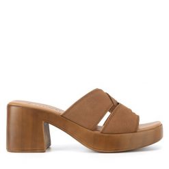 Klapki Lasocki. Brązowe klapki Lasocki, bez wzorów, bez obcasa, bez zapięcia. Za 169.99 zł.