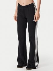 Adidas Spodnie dresowe 3S Flared KQ6424 Czarny Regular Fit. Czarne spodnie dresowe adidas, bez wzorów, z bawełny. Za 329.99 zł.