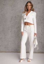 Białe Spodnie Garniturowe na Kant VICES Zdobione Zapięciem z Klamrą Azisore. Białe jeansy Renee, l, z aplikacjami, z jeansu. Za 109.99 zł.