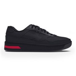 Buty damskie Under Armour UA Court 96. Czarne buty treningowe Under Armour, bez wzorów, bez zapięcia, na fitness i siłownię. Za 299.99 zł.