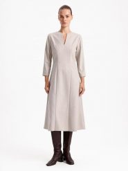 BGN Sukienka w kolorze jasnoszarym rozmiar: 40. Szare sukienki BGN, na imprezę, bez wzorów, bez kołnierzyka, bez ramiączek, midi. Za 140.20 zł.