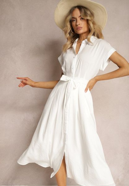 Biała Sukienka o Rozkloszowanym Kroju Zapinana na Guziki z Materiałowym Paskiem Moaril. Białe sukienki Renee, do pracy, l, bez wzorów, z materiału, biznesowe, bez kołnierzyka, bez ramiączek, midi, kopertowe. Za 149.99 zł.