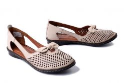 COMFORTABEL 830031-08 beige, półbuty damskie. Brązowe półbuty wsuwane Comfortabel, na lato, w ażurowe wzory, ze skóry, bez obcasa. Za 264.90 zł.