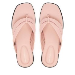 Japonki Tommy Hilfiger. Czerwone japonki Tommy Hilfiger, bez wzorów. Za 359.99 zł.