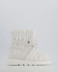 BIAŁE ŚNIEGOWCE 660 WHITE. Białe botki Venezia, bez wzorów, bez obcasa, bez zapięcia. Za 149.00 zł.