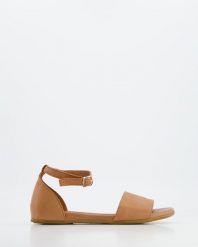 KLASYCZNE SANDAŁY 2035 BROWN W21. Brązowe sandały Venezia, bez wzorów, ze skóry, klasyczne, bez obcasa, bez zapięcia. Za 289.00 zł.